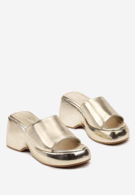 Złote Jednolite Klapki z Szerokim Paskiem na Koturnie z Platformą Kaldira