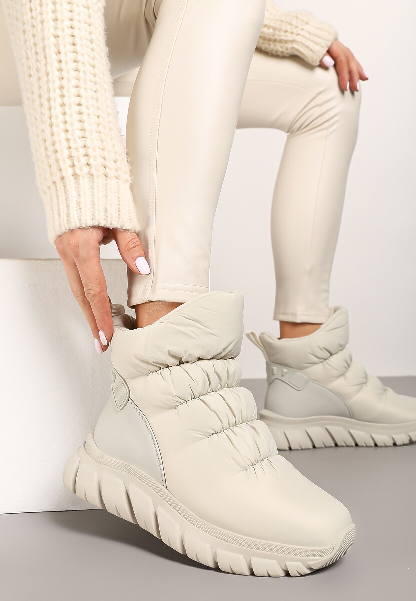 Ciemnobeżowe Śniegowce na Platformie z Tłoczeniem i Pikowaną Cholewką Resisia