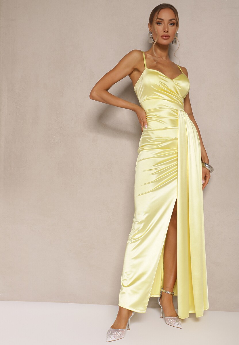 Żółta Sukienka Satynowa z Marszczeniem i Ozdobnym Trenem Katiriva
