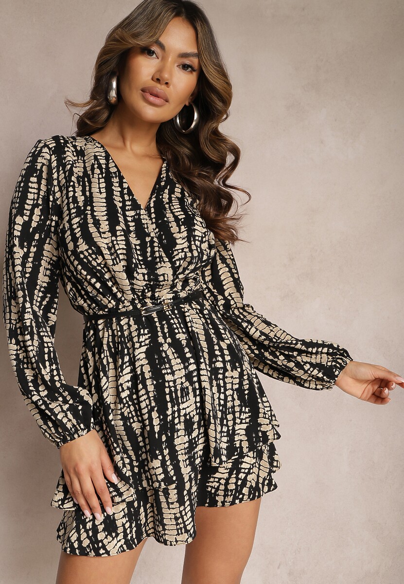 Czarna Mini Sukienka o Kopertowym Fasonie i Princie w Stylu Skóry Węża Pariars