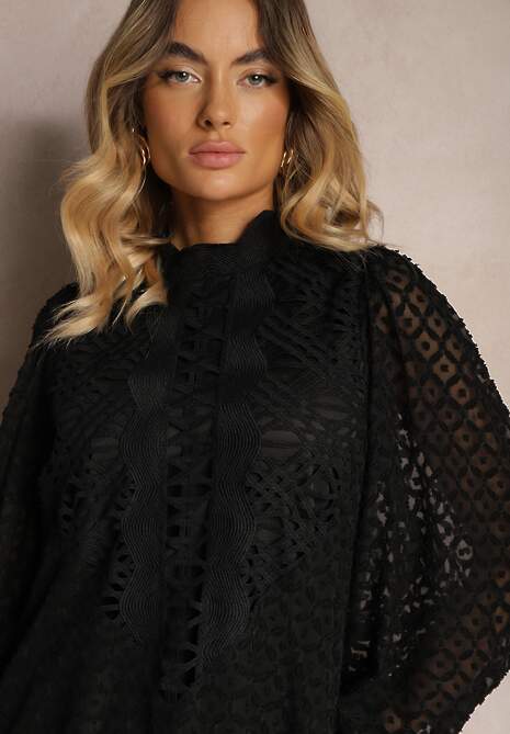 Czarna Ażurowa Sukienka Mini o Rozkloszowanym Fasonie z Falbankami Beline