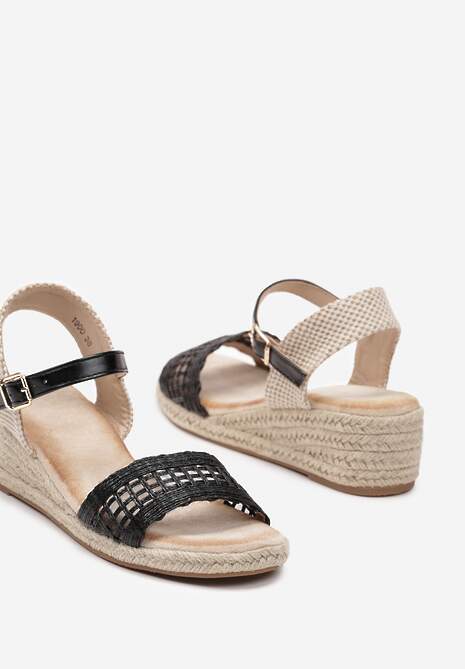 Czarne Sandały na Niewysokim Koturnie Ozdobionym Plecionką Olrosa