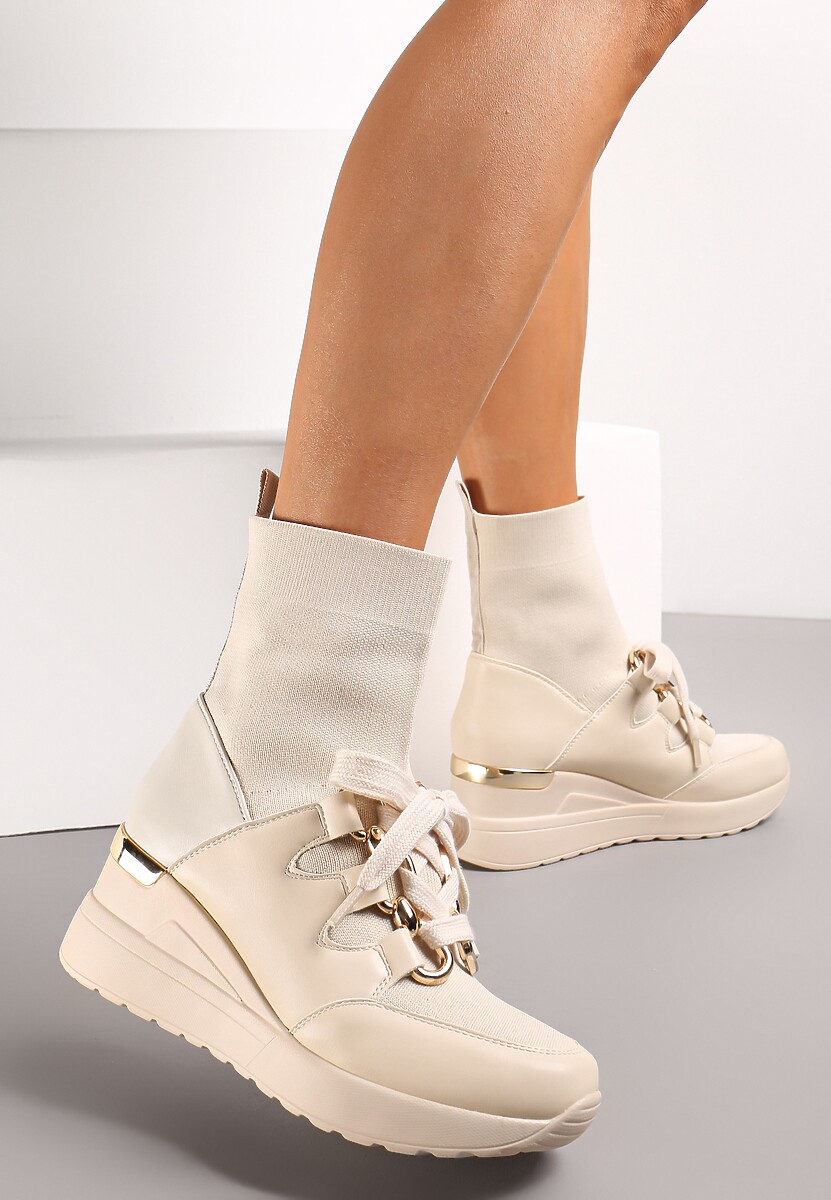 Czarne Botki na Koturnie z Elastyczną Cholewką Tinesa