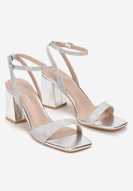 Srebrne Brokatowe Sandały na Słupku ze Sprzączką Jamela