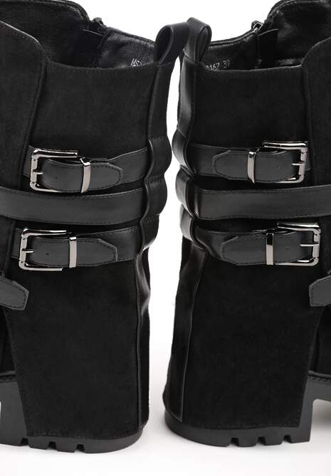 Czarne Botki Bikery Ozdobione Klamrami i Wywiniętą Cholewką Seride