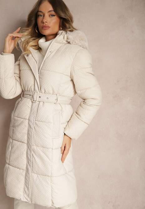 Biała Kurtka z Pikowanymi Przeszyciami i Kapturem Zdobiona Tłoczeniami i Paskiem Ediara