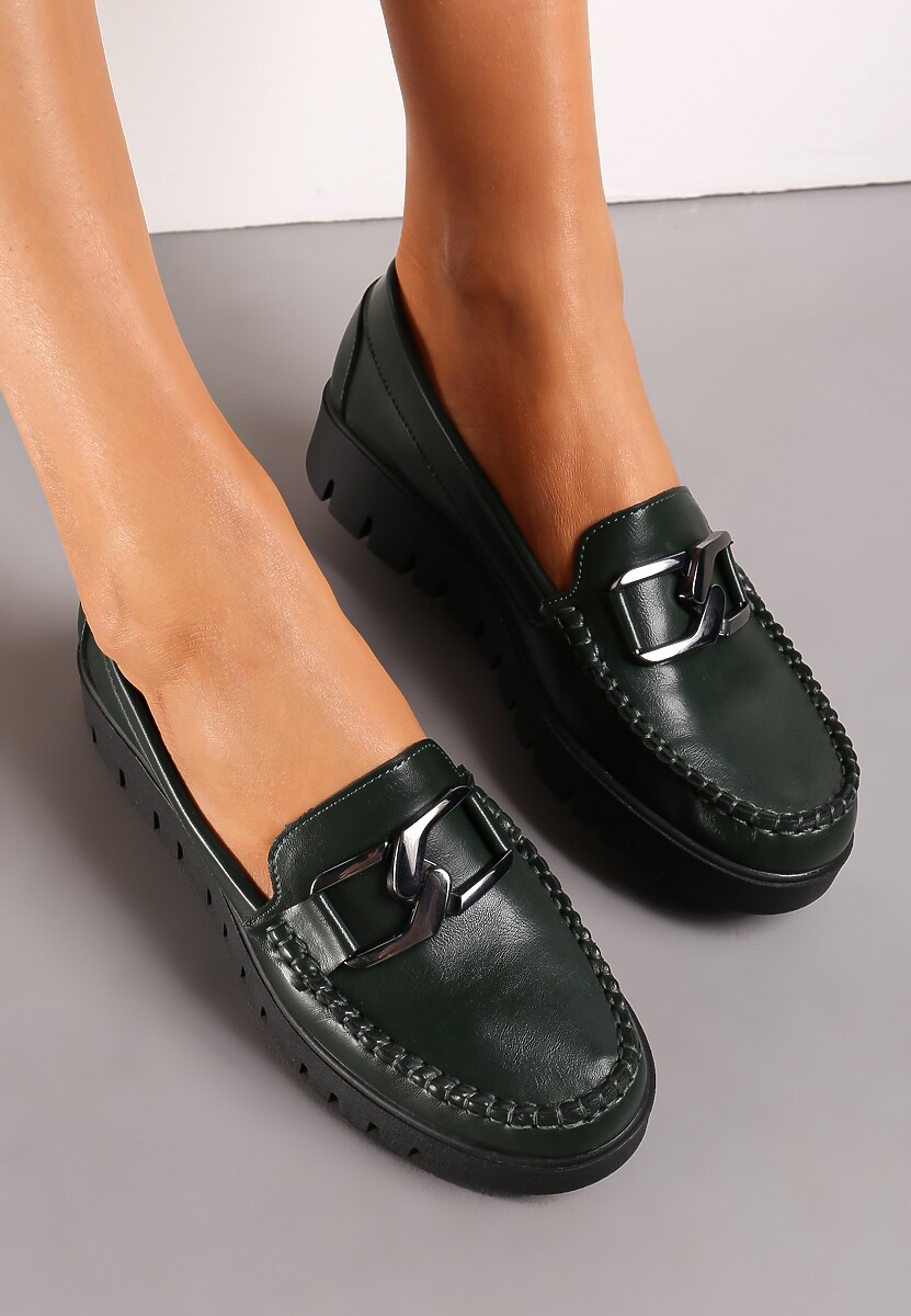 Zielone Mokasyny Wsuwane na Płaskiej Podeszwie z Metalową Aplikacją Handa