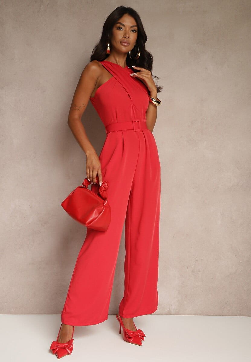 Czerwony Kombinezon z Paskiem z Klamrą i Marszczeniem Dolavelle