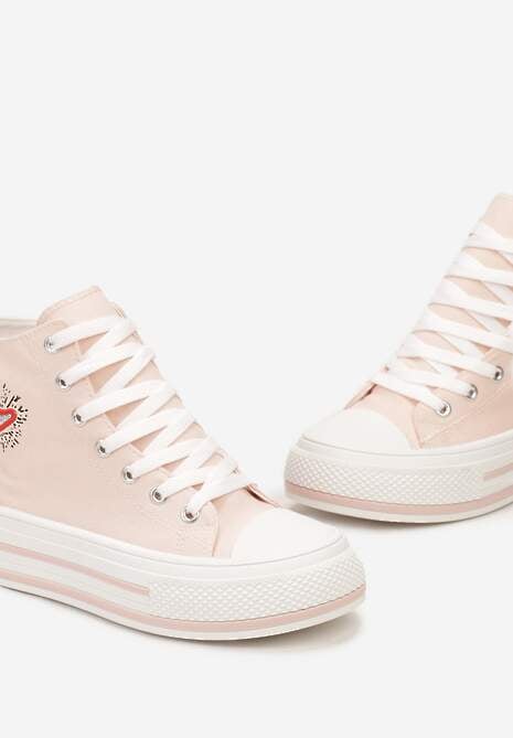 Różowe Trampki za Kostkę Ozdobione Haftowaną Naszywką Linasse