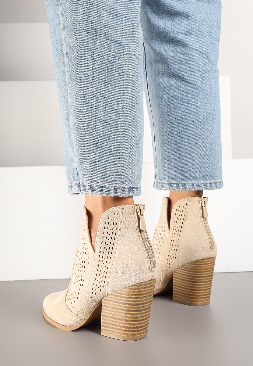 Beżowe Botki na Słupku Ozdobione Wycięciem z Boku Dolirista