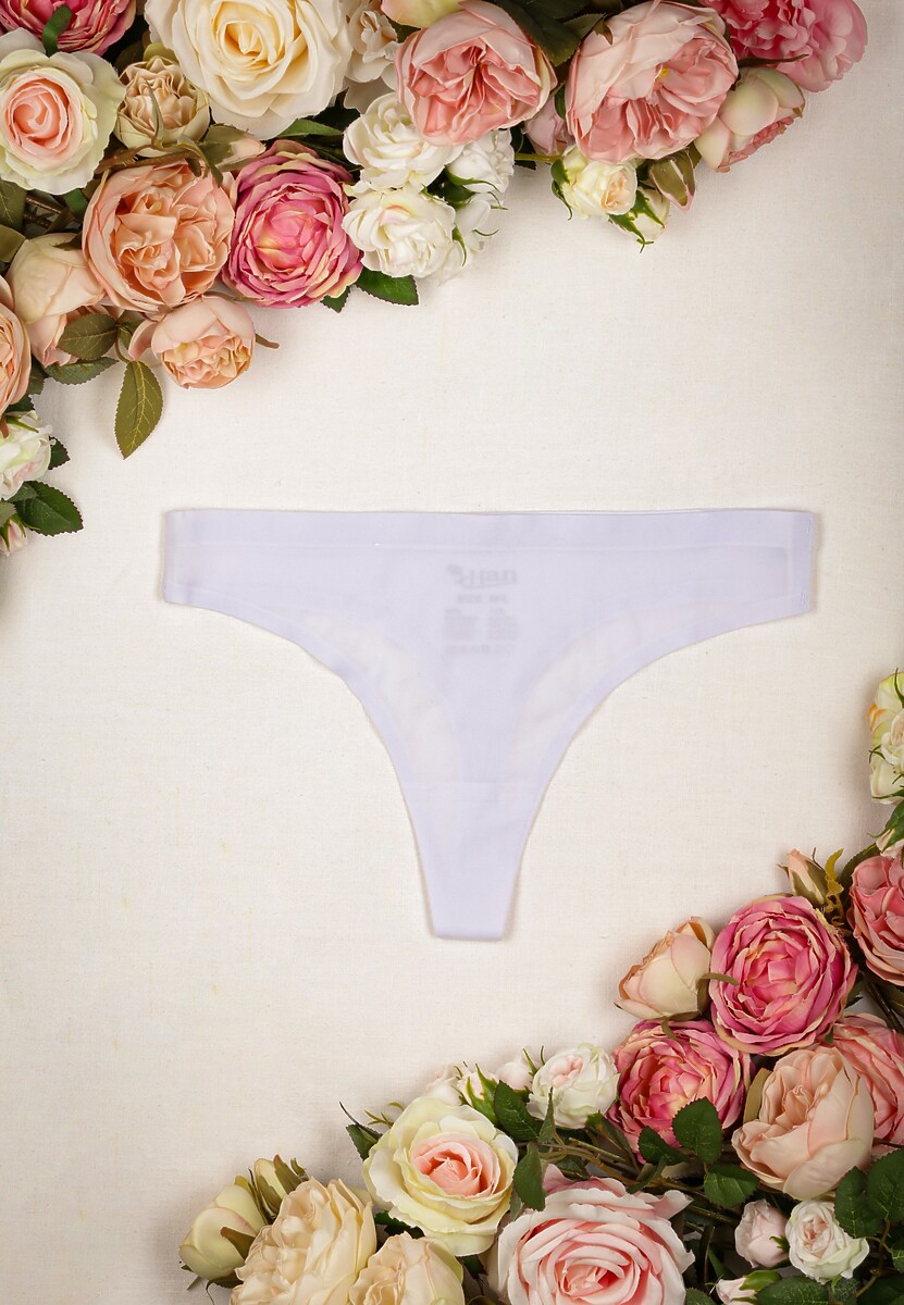 Białe Majtki o Kroju Bezszwowych Stringów Nevule