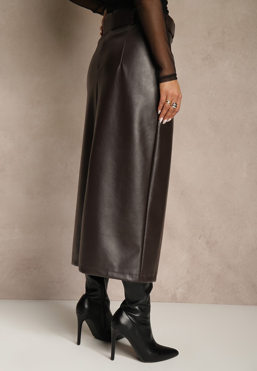 Brązowa Ołówkowa Spódnica z Imitacji Skóry z Paskiem z Wyrazistą Klamrą Rewedana