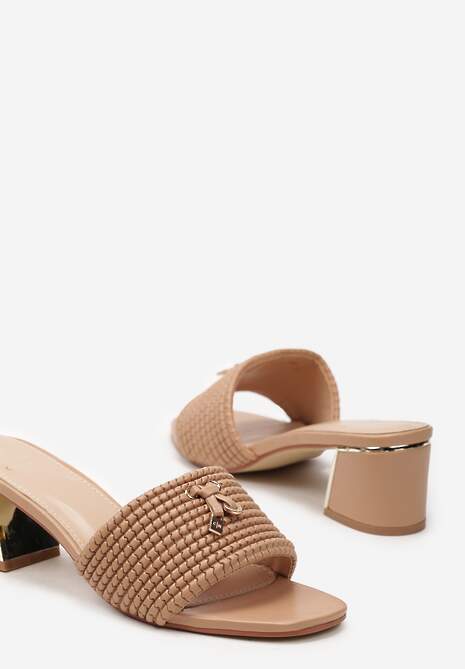 Beżowe Klapki na Słupku z Ozdobnym Przodem i Kwadratowym Noskiem Gwanaria