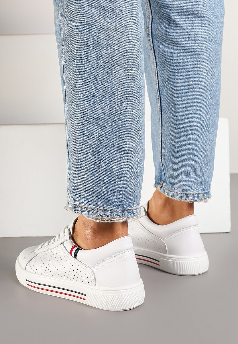 Białe Skórzane Sneakersy na Płaskiej Podeszwie ze Skórzaną Wkładką i Perforacją Galiwa