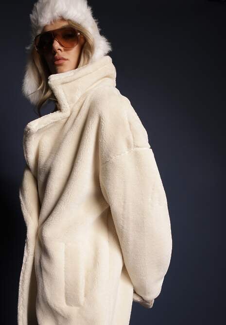 Jasnobeżowy Dwurzędowy Płaszcz Futrzany o Długim Kroju Typu Teddy Malwika