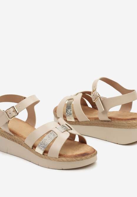 Beżowe Sandały na Koturnie Ozdobione Metalicznym Paskiem Zapinane Wokół Kostki Ivolia