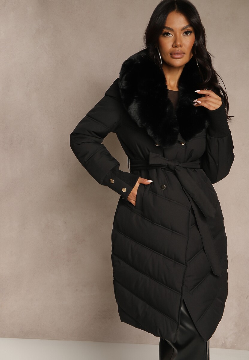 Biała Pikowana Kurtka o Eleganckim Kroju z Futerkiem i Wiązanym Paskiem Galinessa