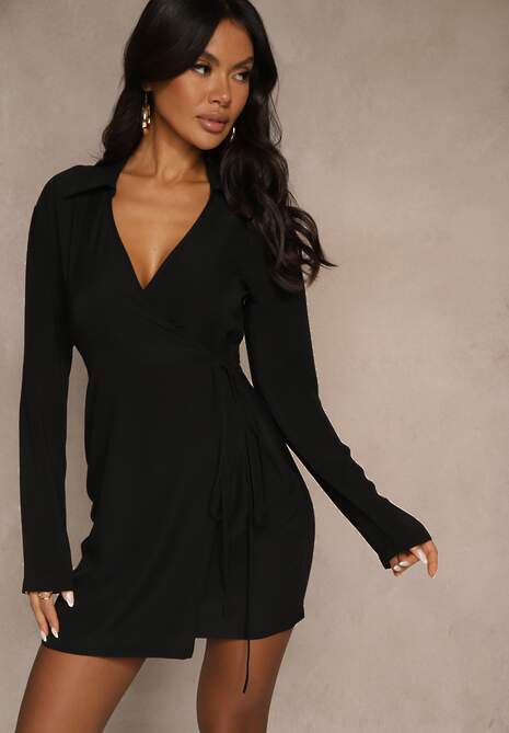 Czarna Sukienka o Kopertowym Kroju ze Sznurkiem w Pasie Rhilea