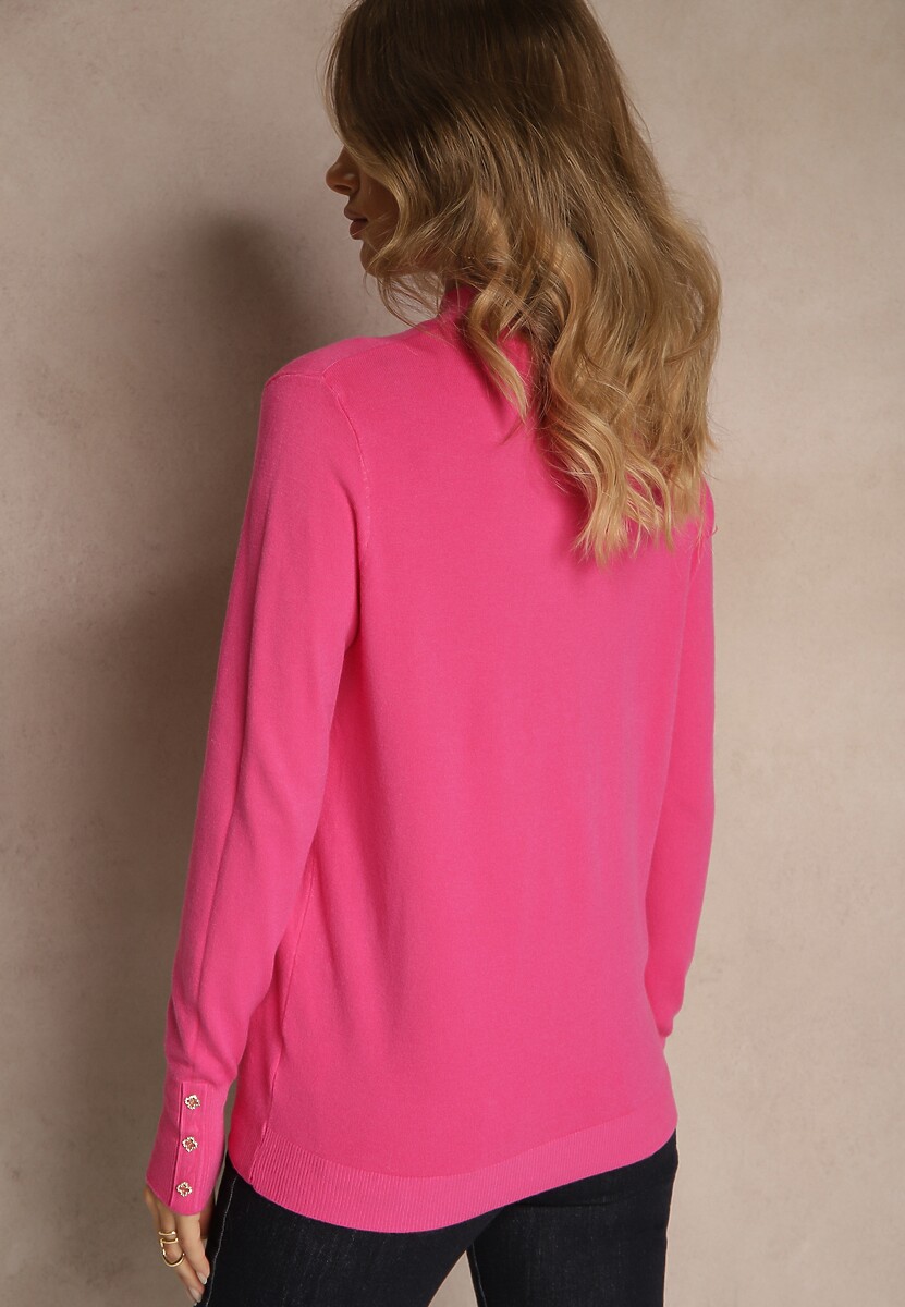 Fuksjowy Golf o Dopasowanym Kroju Zdobiony Minimalistycznymi Aplikacjami Unissa