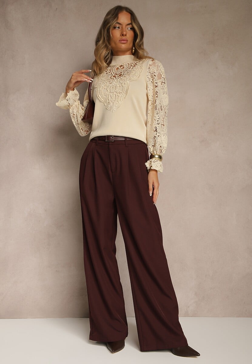 Beżowa Dzianinowa Bluzka Rerto ze Stójką i Koronką na Rękawach i Dekolcie Lilithme