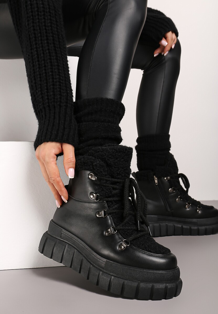 Czarne Śniegowce Traperki na Platformie z Tłoczeniem Ozdobione Futerkiem Heloma