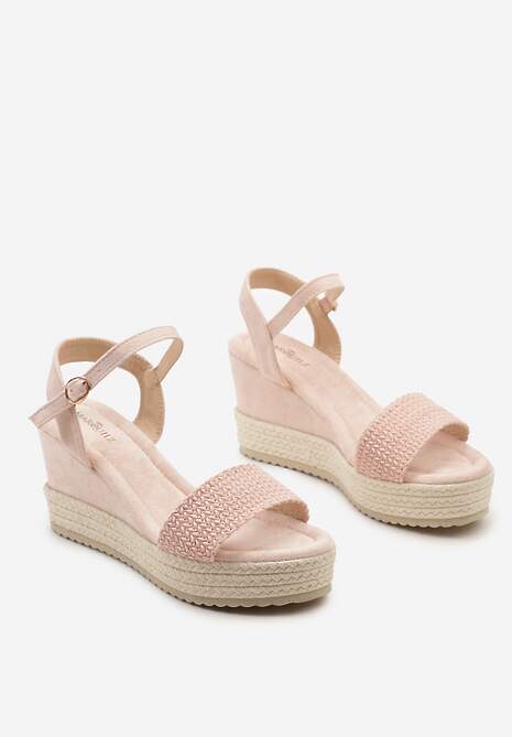 Różowe Sandały na Koturnie Wykończonym Plecionką z Rafii i Zapięciem przy Kostce Kionara
