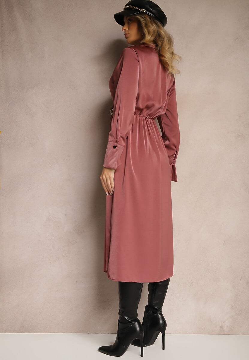 Ciemnoróżowa Satynowa Sukienka Kopertowa z Gumką i Łańcuszkiem w Talii Shaffa