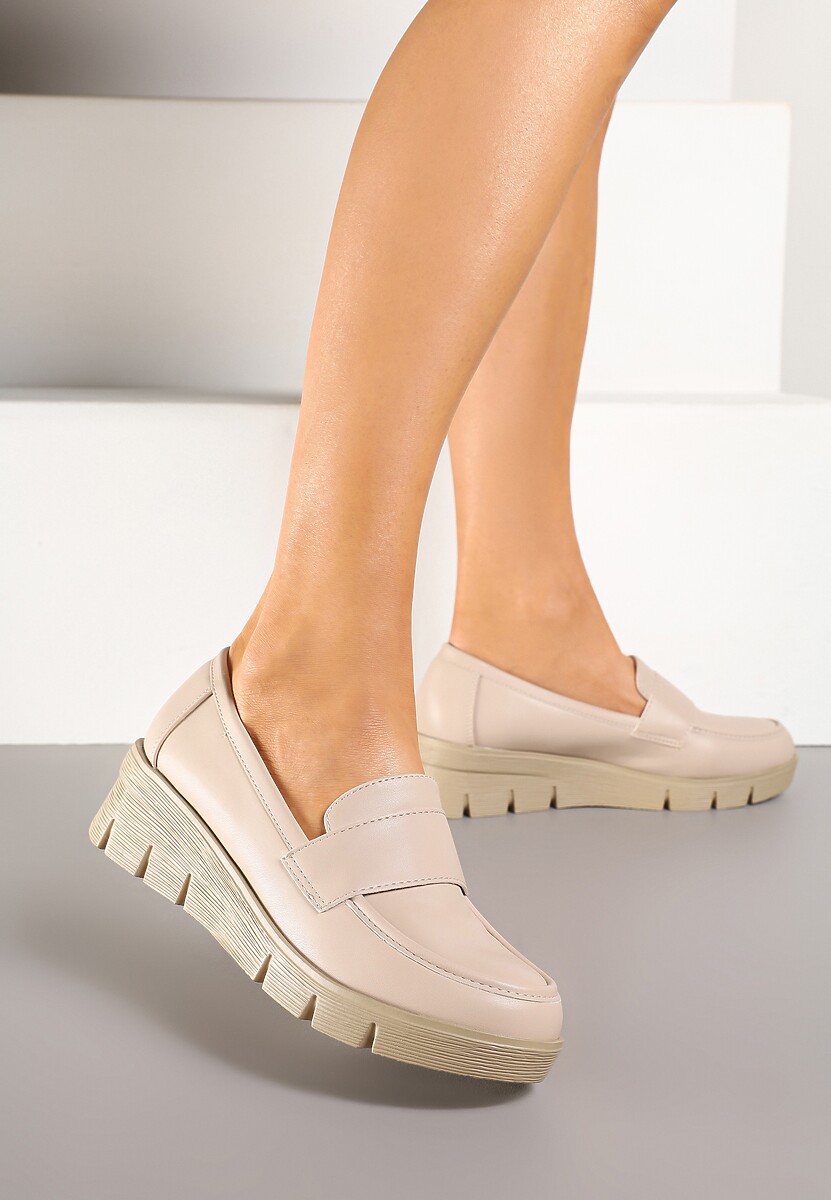 Jasnobeżowe Półbuty Mokasyny na Koturnie z Wkładką ze Skóry Naturalnej Ozdobione Paskiem Zorvia