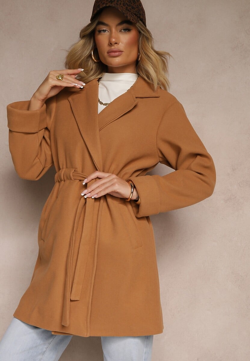 Brązowy Szlafrokowy Płaszcz z Wiązanym Paskiem i Ozdobnym Marszczeniem w Pasie Pittia