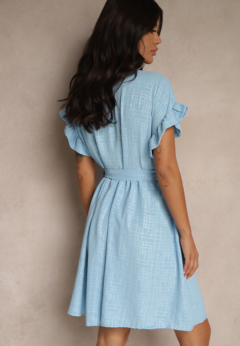 Jasnoniebieska Sukienka z Paskiem i Falbankami przy Rękawach Folunelle