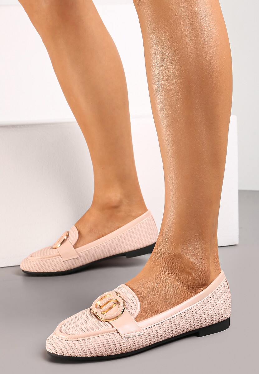 Różowe Mokasyny z Ekoskóry Ozdobione Metalicznymi Kółeczkami i Paskami Nerival