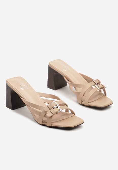 Beżowe Klapki na Słupku Ozdobione Klamrami i Paskami Yasfia