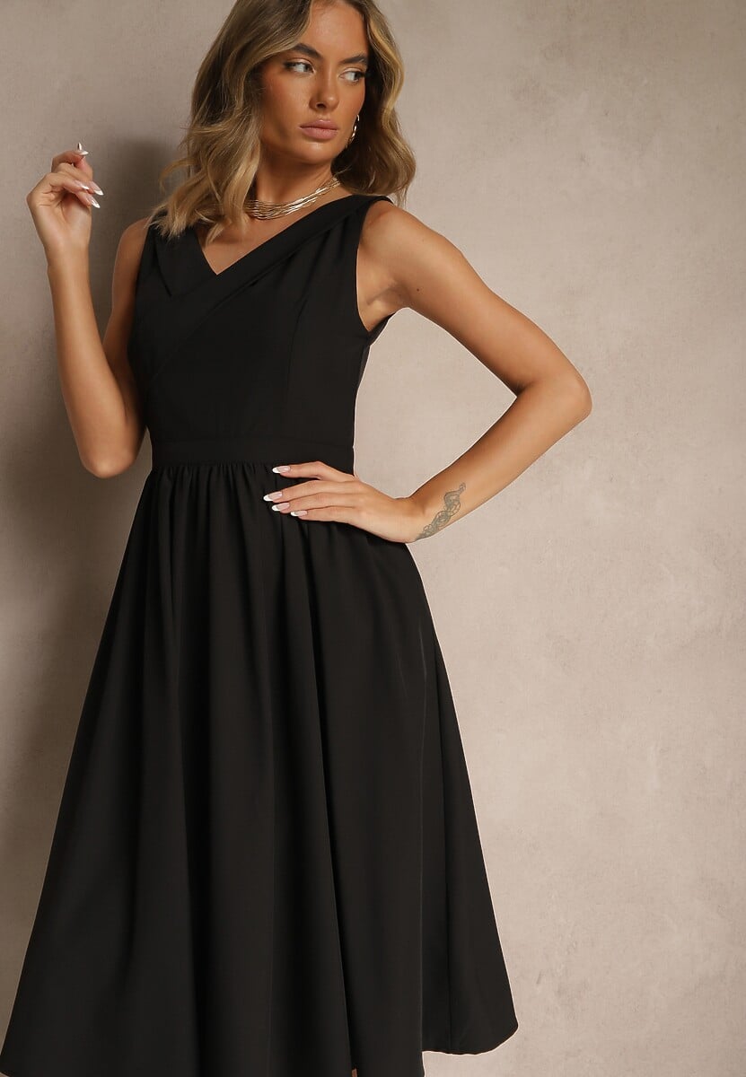 Czarna Basicowa Sukienka Vices o Rozkloszowanym Kroju Tolaneia