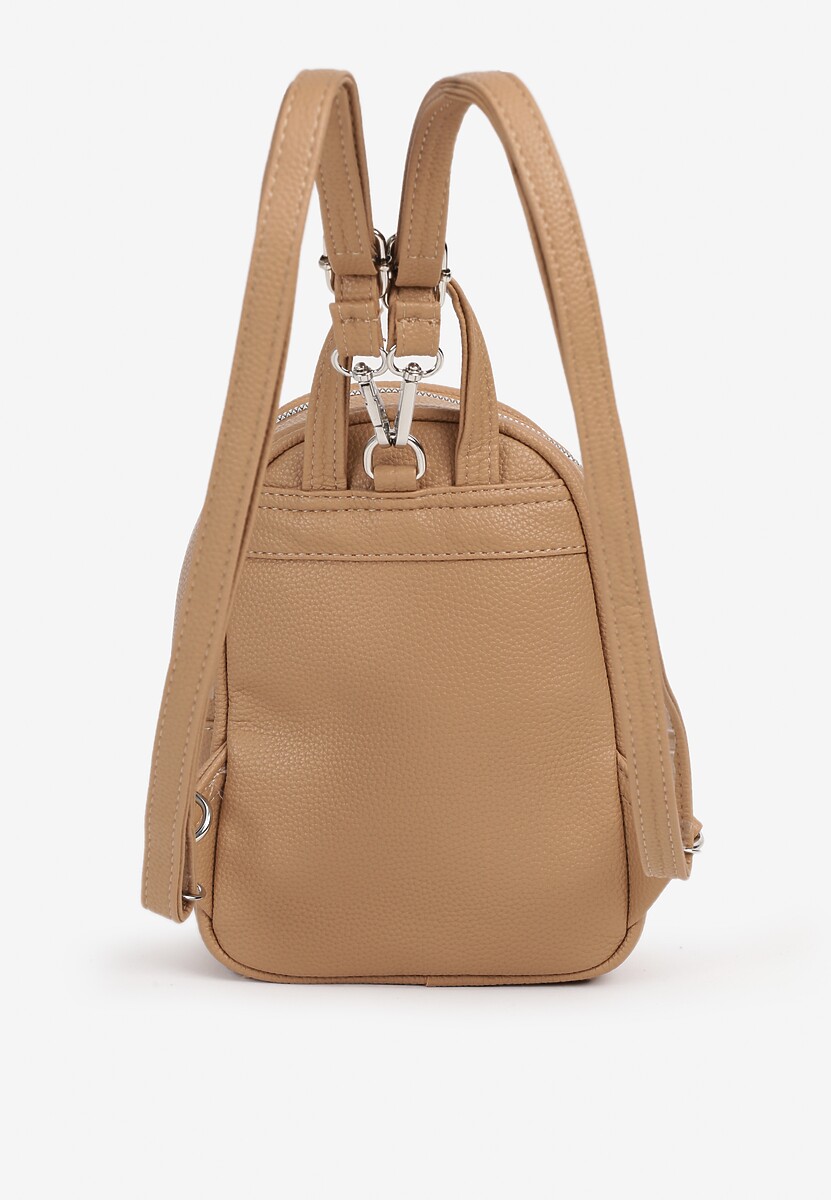Beżowy Mały Plecak Zdobiony Metalowym Detalem Wyposażony w Dodatkową Kieszeń Savarosa