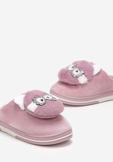 Fioletowe Futrzane Kapcie z Ozdobną Naszywką Oklonna