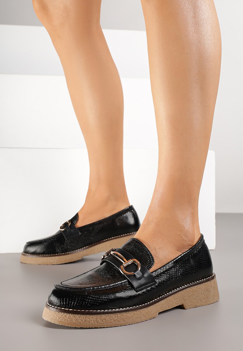 Czarne Mokasyny Ozdobione Tłoczoną Cholewką i Klamrą Tulunera