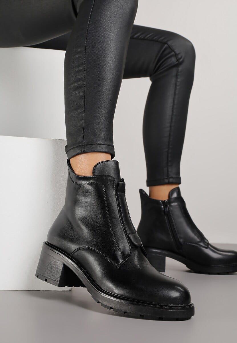 Czarne Botki ze Skóry Naturalnej na Słupku Ozdobione Przeszyciami Deleisa
