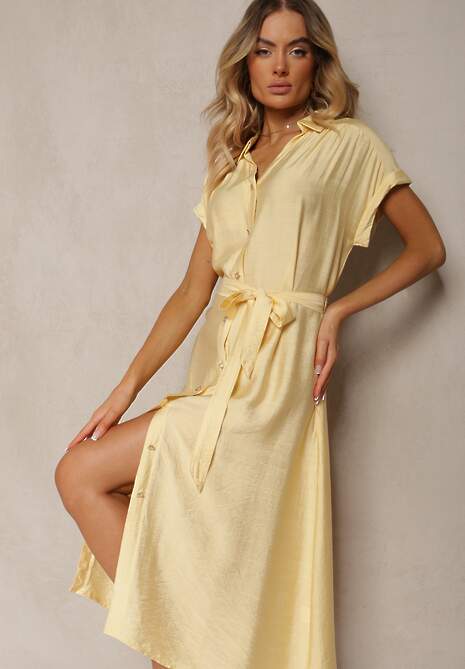 Żółta Rozkloszowana Sukienka o Koszulowym Kroju Ozdobiona Paskiem w Talii i Guzikami Rosofia