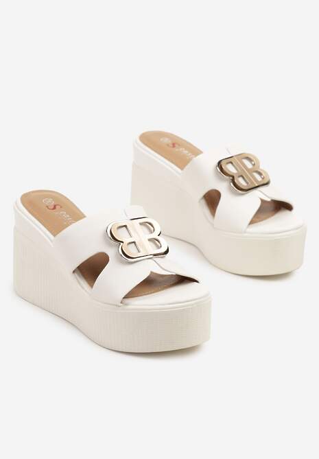 Białe Klapki na Platformie i Koturnie z Metaliczną Ozdobą Talieras