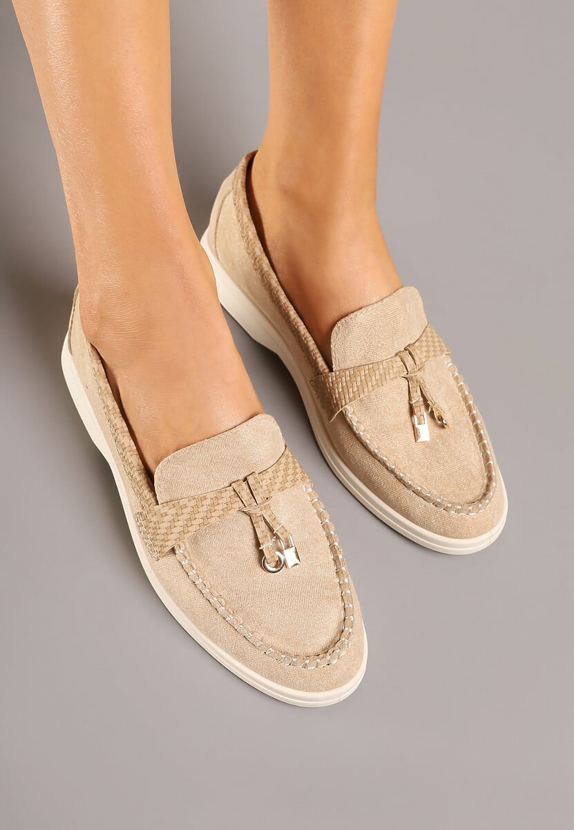 Ciemnobeżowe Mokasyny Ozdobione Metalicznymi Aplikacjami i  Geometrycznym Wzorem Raviloria