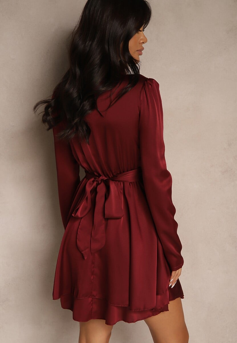 Bordowa Satynowa Sukienka Mini z Falbankami i Paskiem z Tyłu w Talii Catriona