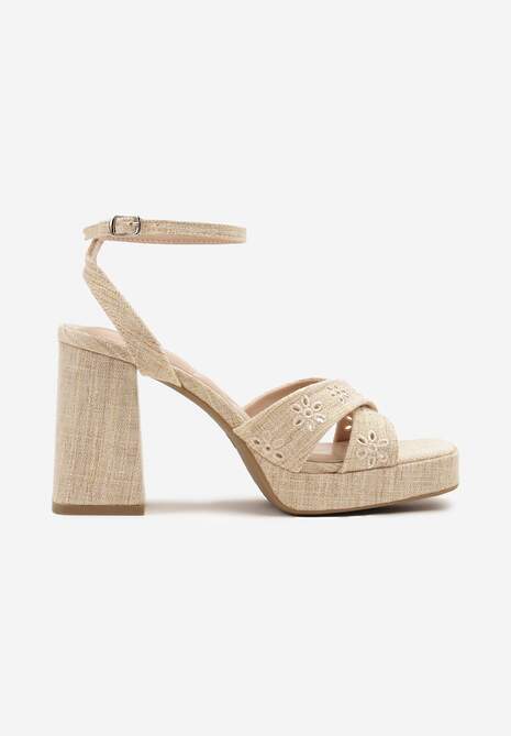 Beżowe Sandały na Słupku i Platformie z Haftowanym Wzorem Galriz