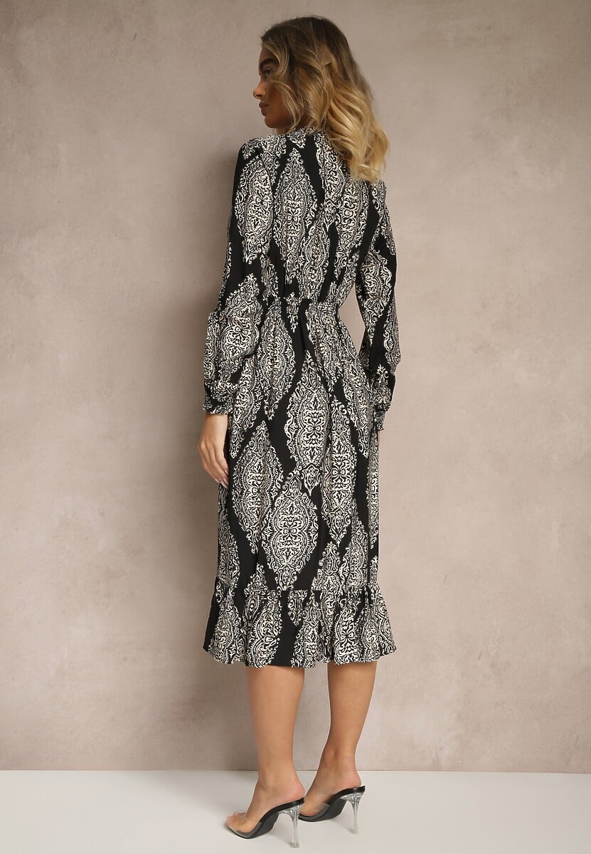 Czarna Rozkloszowana Sukienka w Etniczny Print z Gumką w Talii i Falbanką Napirea