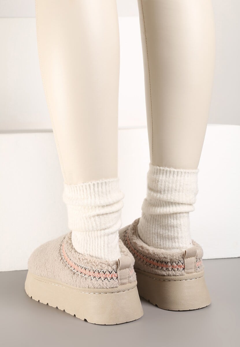 Ciemnobeżowe Śniegowce na Platformie Ozdobione Haftem i Niską Cholewką Zinnicira