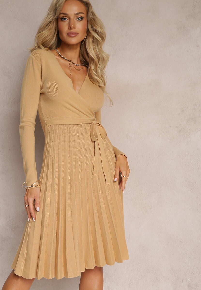 Ciemnobeżowa Sukienka Dzianinowa z Wiązaniem i Plisowanym Dołem Phelleira