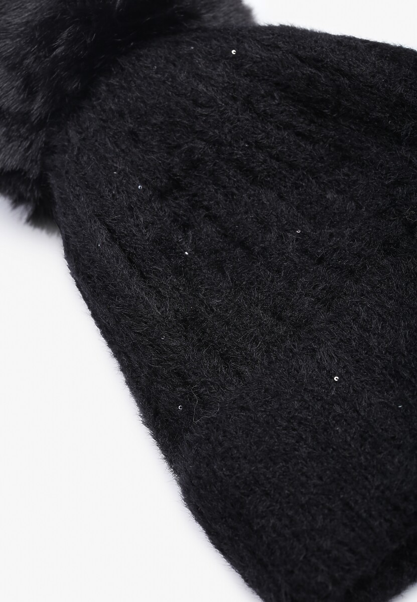 Czarna Czapka Pluszowa z Pomponem Siddilo