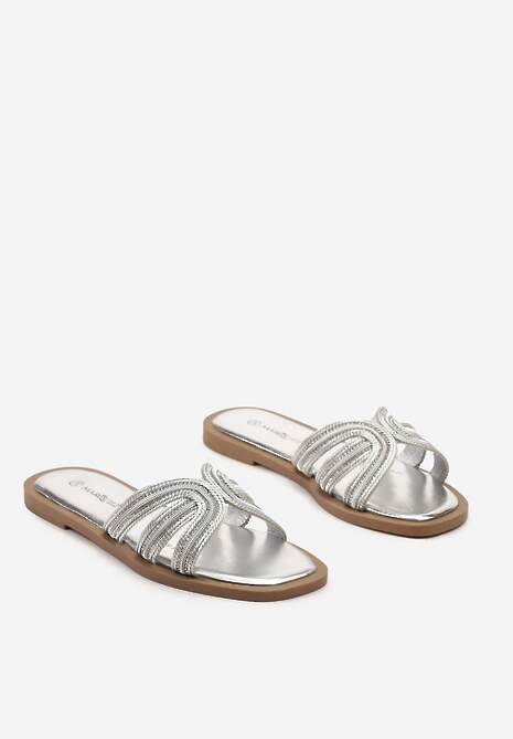 Srebrne Klapki z Płaską Podeszwą i Ozdobnym Paskiem z Cyrkoniami Caverina