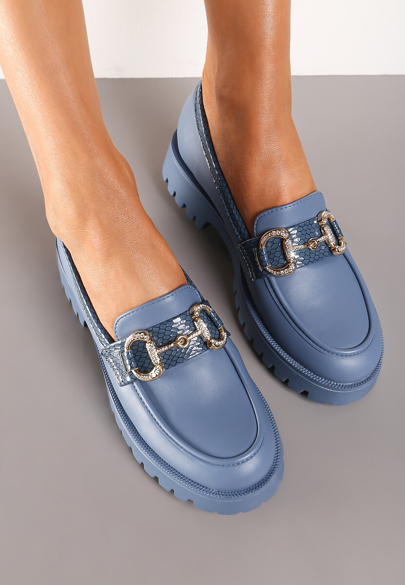 Niebieskie Mokasyny na Platformie z Cyrkoniami na Metalicznej Aplikacji Mailla