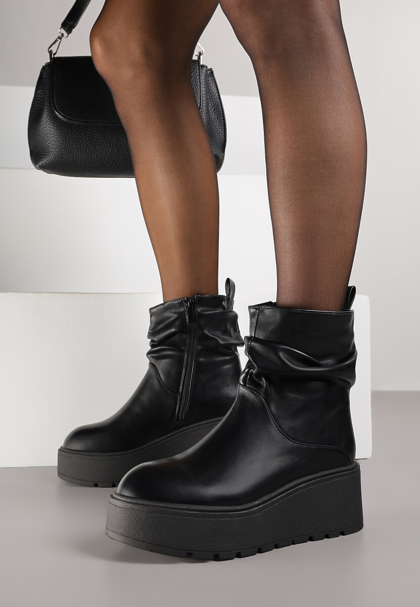 Czarne Botki na Koturnie Zdobione Marszczeniem przy Cholewce Tulariel