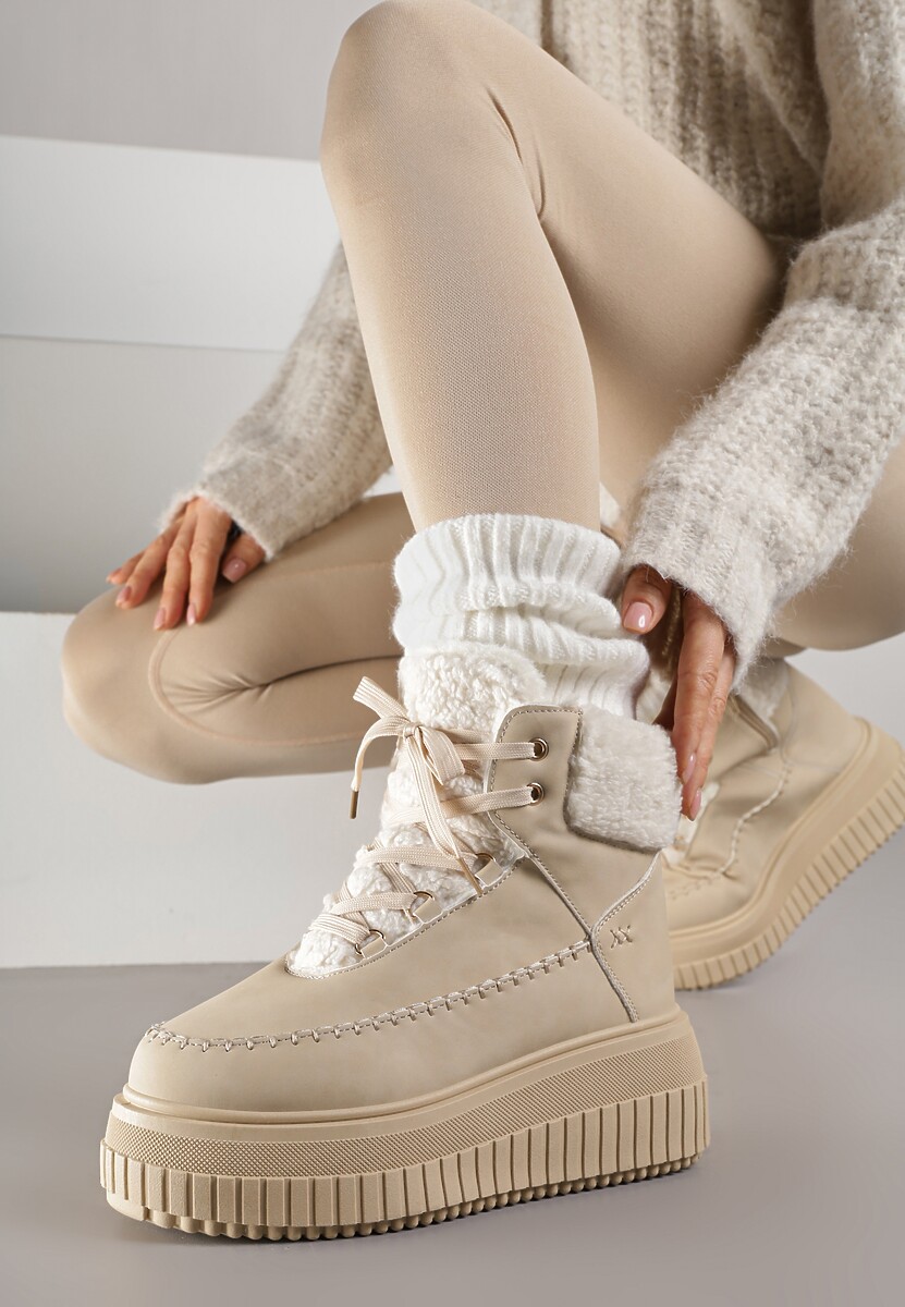 Ciemnobeżowe Śniegowce na Platformie z Tłoczeniem Ozdobione Przeszyciami i Futerkiem Ralassa